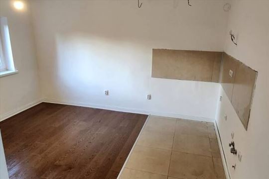 Renoviran 1.5 stan na Lekinom brdu, Debarska, 32m2