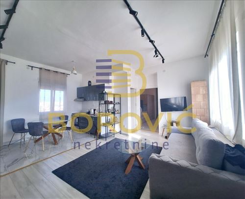 Skadarlija, salonac 48m2,uknjižen, retko u ponudi