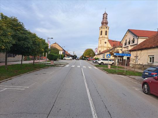 Stari Banovci 166+186m2 restoran, 14 ari uknjiženo