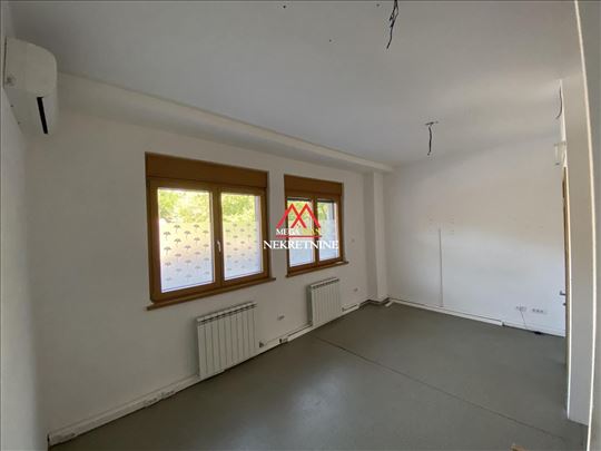 Troiposoban stan - 77m2 - Centar 