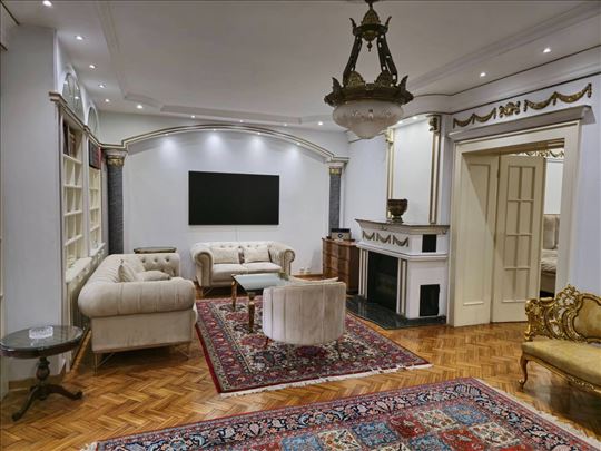 U blizini knez Mihailove, Lux, salonski, 125(T)