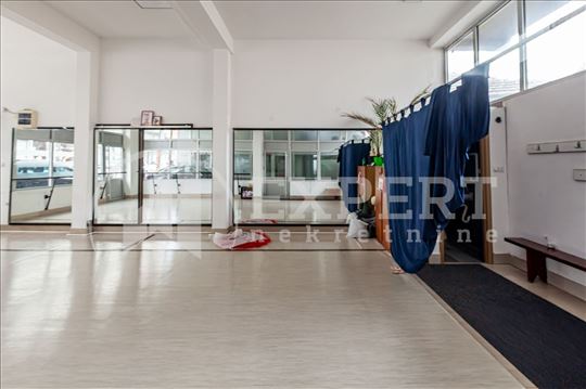 Ulični lokal 51m2 u blizini Narodnog Pozorišta