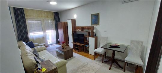 Useljiv 1.5 nov stan