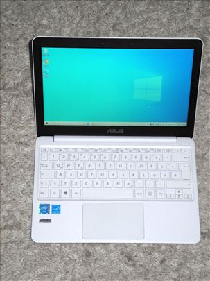 Asus E200H intel atom Z8350 1.44Ghz 2gb 32gb SSD 