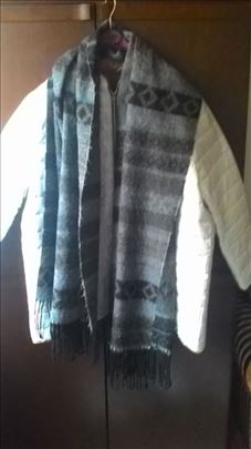 Bela jakna xxxl samo 100 dinara i poklon šal