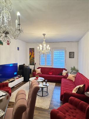 Bez provizije! Porodicna kuca u Starim Banovcima!