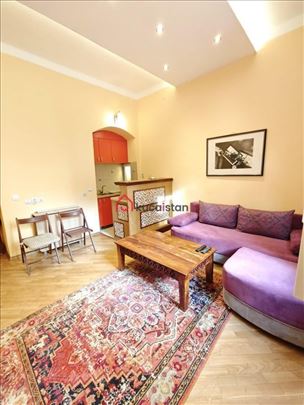 Blizu Kalenić pijace sa velikim dvorištem