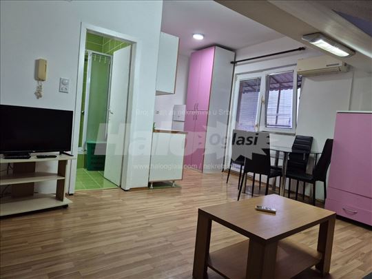 Borca- nkv namesten stan, na stanici 95