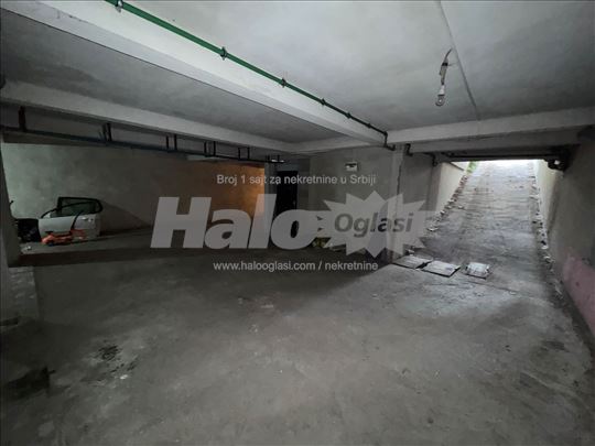  Garažni prostor u ulici Braće Vučković