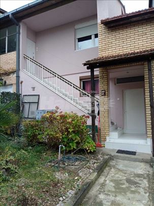 Izdaje se stan na Petlovom brdu