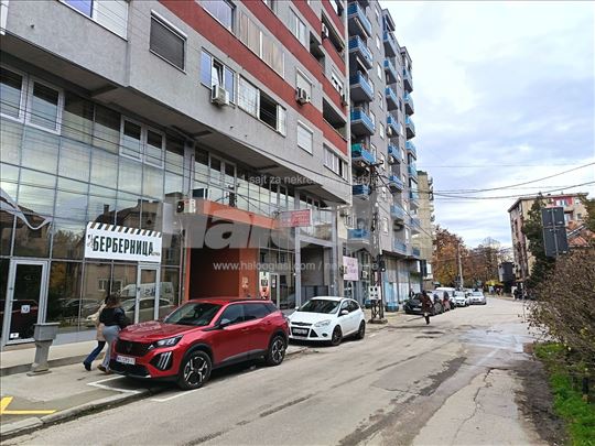 Izdajem lokal na  odličnoj lokaciji blizu Čaira