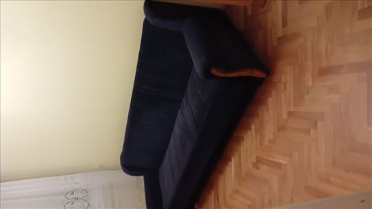 Kauč u teget boji ,kao nov