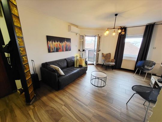 Komforan dvosoban stan u blizini pešačke zone