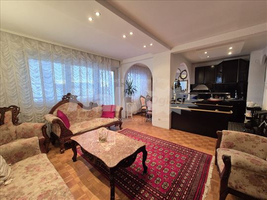 Komforan trosoban stan u bloku 63