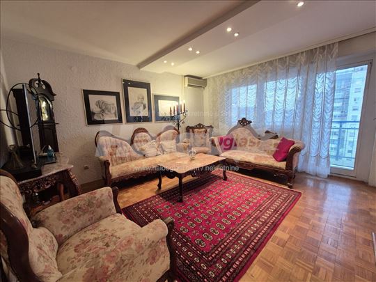 Komforan trosoban stan u bloku 63