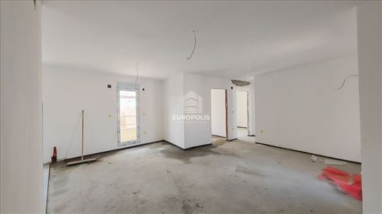 Moderan 3.5-soban stan u novogradnji – Žarkovo