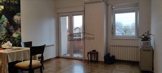 Odmah useljiv, izuzetan, dve terase