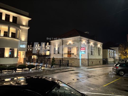 Poslovni prostor u strogom centru Cacka