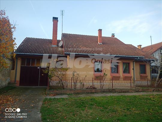 NAJBOLjA PONUDA prodaja 2 stambena objekta, Opovo