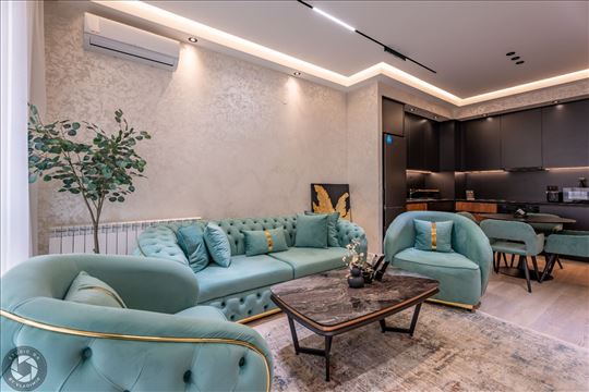 Stan na dan sa privatnom garazom.Beograd na vidi