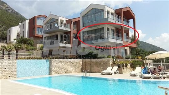 Stan sa 2 spavaće sobe u kompleksu Acacia Hill 4*