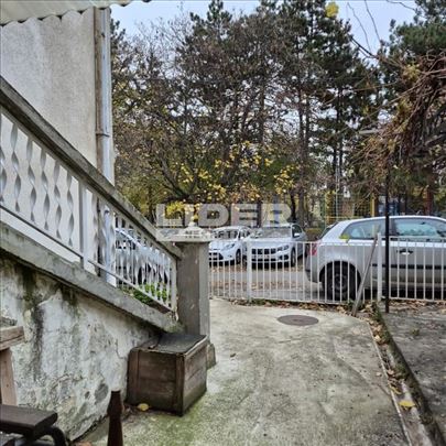 Stan za renoviranje kod Liona ID#134793