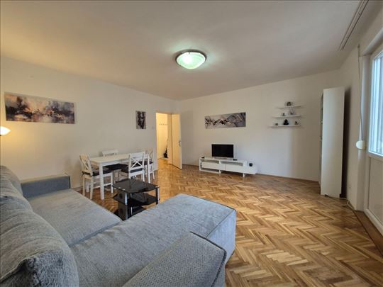 Strahinjića Bana Renoviran 2.0-soban