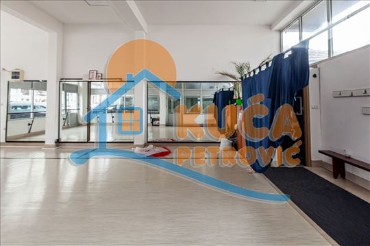 Ulični lokal 51m2 u blizini Narodnog Pozorišta