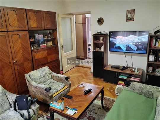 Velika terasa ka dvorištu, sjajan raspored