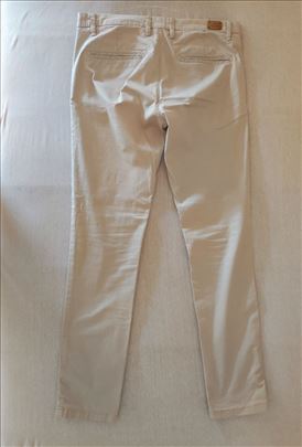 zara pantalone 42 slim NOVO