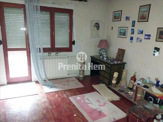 Zemun - Ugrinovačka, 90+40m2, plac 2,5ara, uknj. I