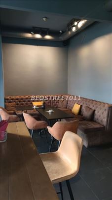 Crveni Krst -razraĐen Lokal Sa BaŠtom