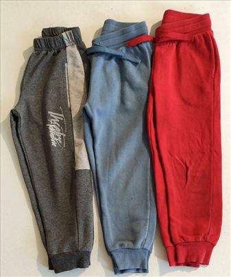 Donji delovi trenerki po 299 din za 4/5 godina 