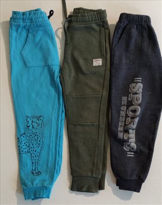 Donji delovi trenerki po 299 din za 5/6 godina 