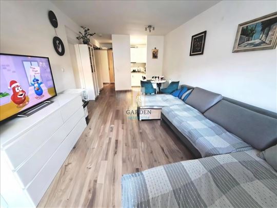 Dvosoban uknjižen stan Karaburma - parking , cg po