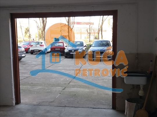 Izdaje se garaža kod OŠ Sveti Sava!