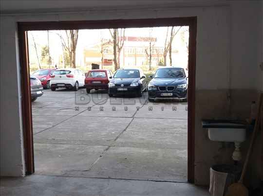 Izdaje se garaža kod OŠ Sveti Sava!