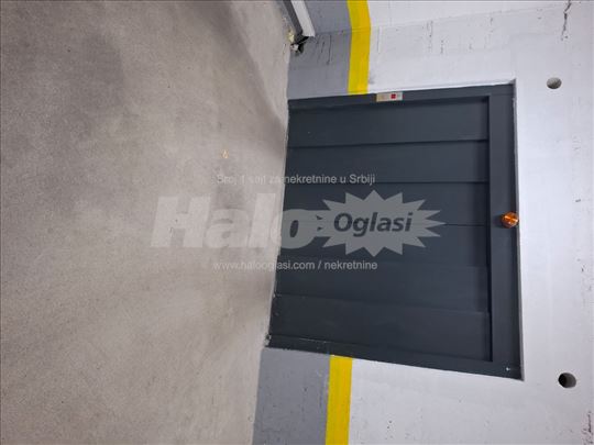 Izdajem garažno mesto