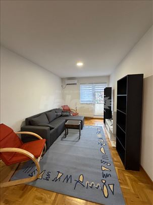 Izdajem jednoiposoban stan u Mirijevu 