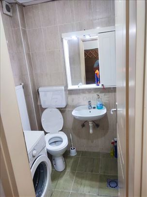 Izdajem namešten jednosoban stan 