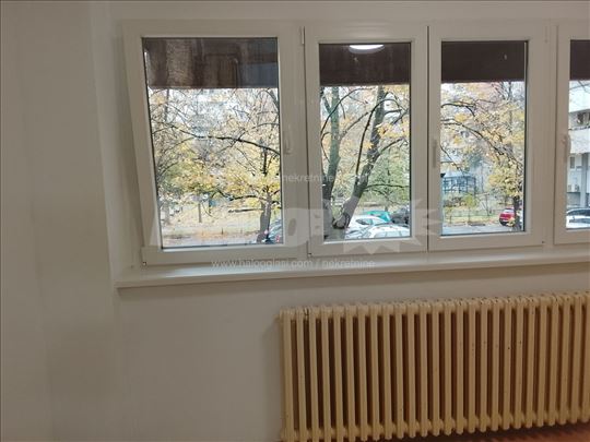 Izdajem stan u bloku 45 na Novom Beogradu