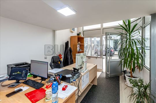 Lokal 60m2 dva nivoa, centar grada