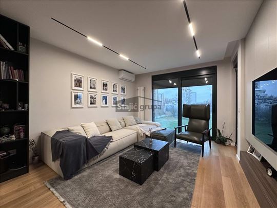 Lux, opremljen, 2 garazna mesta