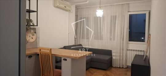 Blok 21, nov, renoviran stan sa prelepim pogledom 