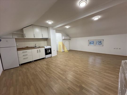 Prodaje se - kuća - dva lokala u prizemlju - Srems