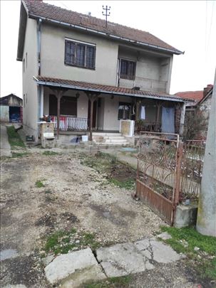 Prodajem kuću u Lapovu