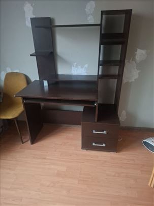 Radni sto u odlicnom stanju