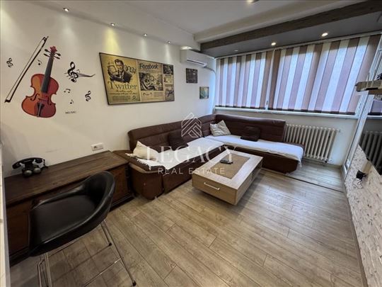 Retko u ponudi, kompletno renoviran, uknjižen ID#1