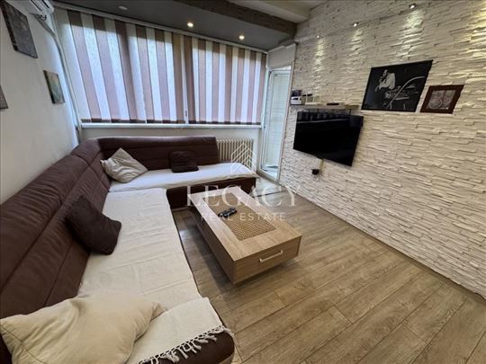 Retko u ponudi, kompletno renoviran, uknjižen ID#1