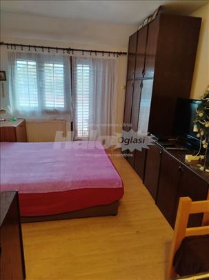 Skadarlija izdajem sobu ženskoj osobi studentkinji